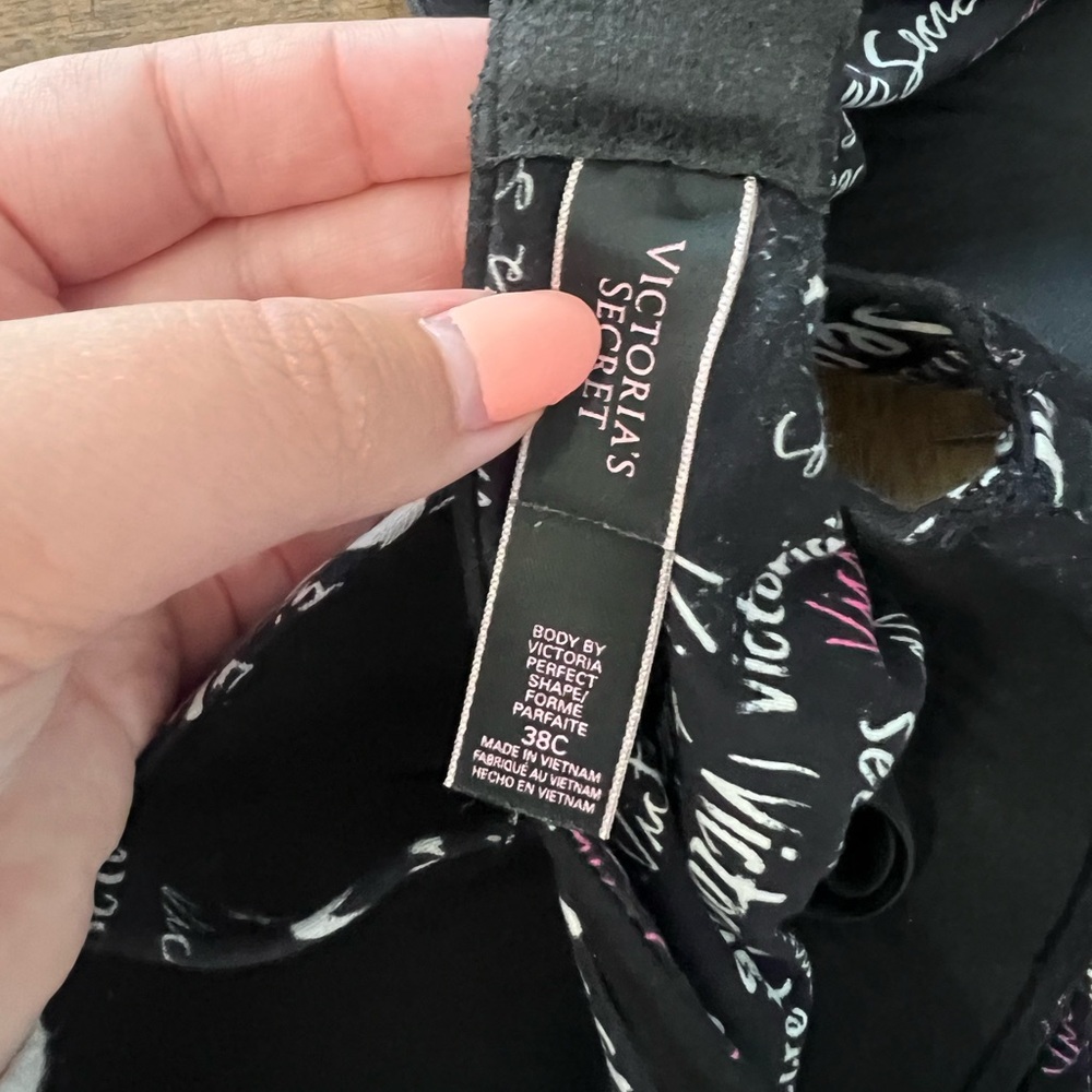 Victoria’s Secret Body Perfect Shape Logo Bra - 38C - Picture 5 of 5